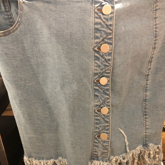 Light blue jeans skirt fringed ripped bottom - Picture 2 of 6